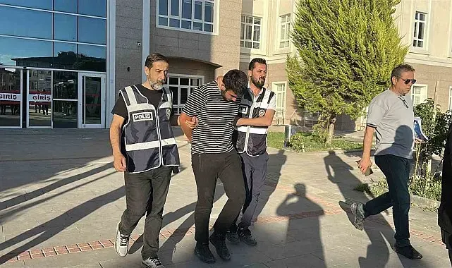 Burdur'da evine gelen adamı öldüren genç tutuklandı