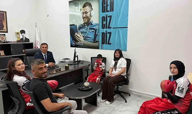 Başarılı sporculardan Beylikova Gençlik ve Spor İlçe Müdürü Gülmez'e ziyaret