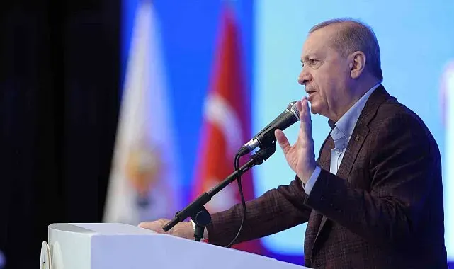 Cumhurbaşkanı Erdoğan: "Cahil, geri kafalı bazı fosiller çıkıyor, başörtüsüne, başörtülüye kin kusuyor"