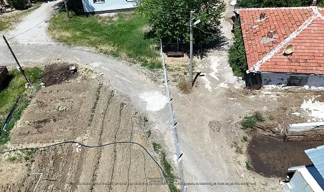 Komşunun kurduğu çitlerden dolayı evine gidecek yol kalmadığını iddia etti