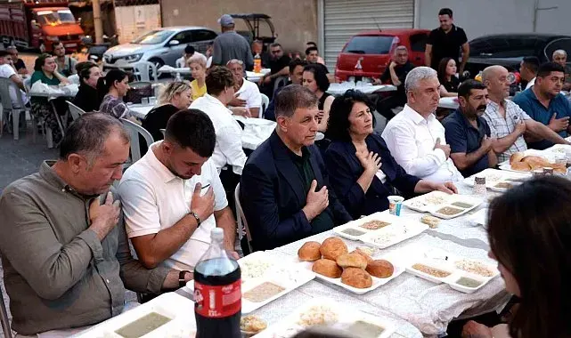 Başkan Tugay, Kınık'ta muharrem lokmasını paylaştı