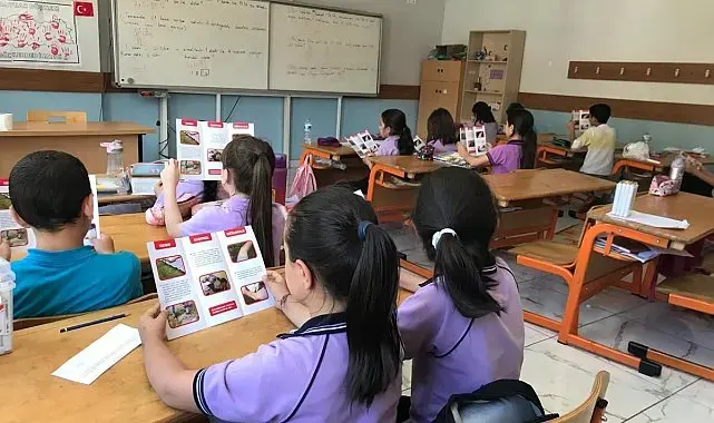 Kemaliye'de öğrenciler ve vatandaşlar kene riskine karşı bilgilendirildi