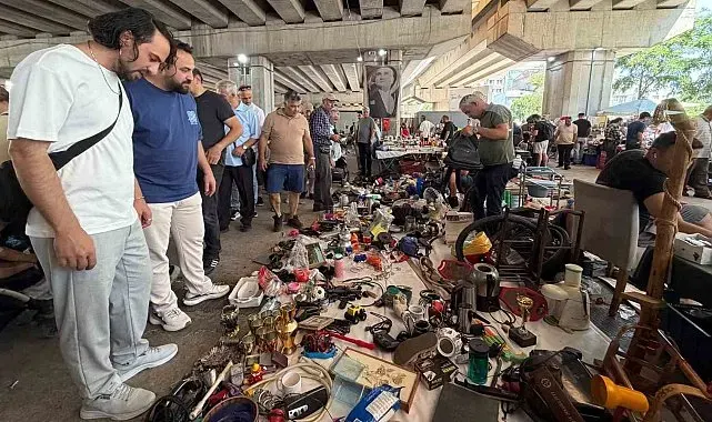 Bit pazarından aldıkları eskimiş eşyaları tamir ediyorlar