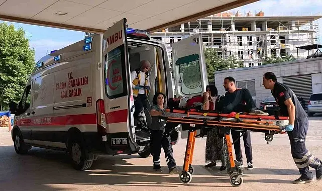 Seyir halindeyken fenalaşan motosiklet sürücüsü park halindeki araca çarptı