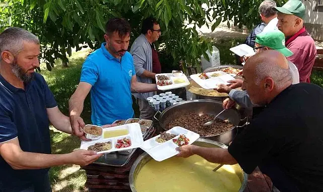 Aşure birliğe sebep oldu, onlarca kişi sofrada buluştu