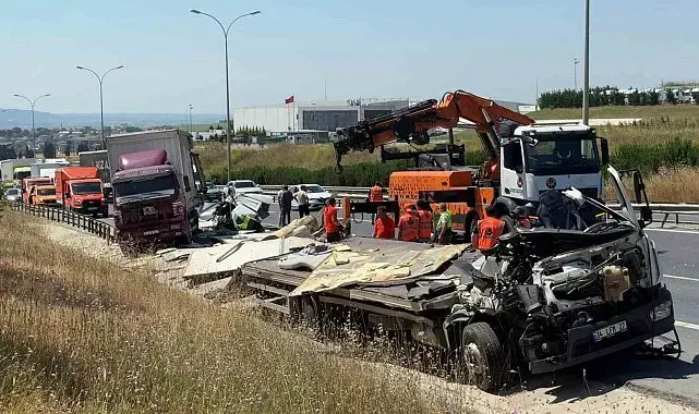 Büyükçekmece'de 4 aracın karıştığı zincirleme kaza: 1 yaralı