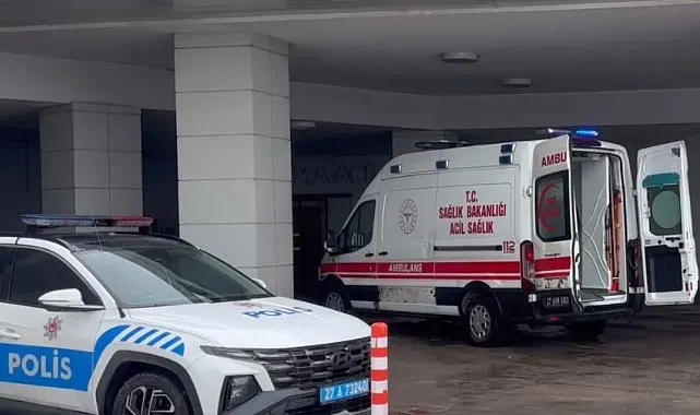 Karne günü bıçaklanan 10'uncu sınıf öğrencisi ağır yaralandı