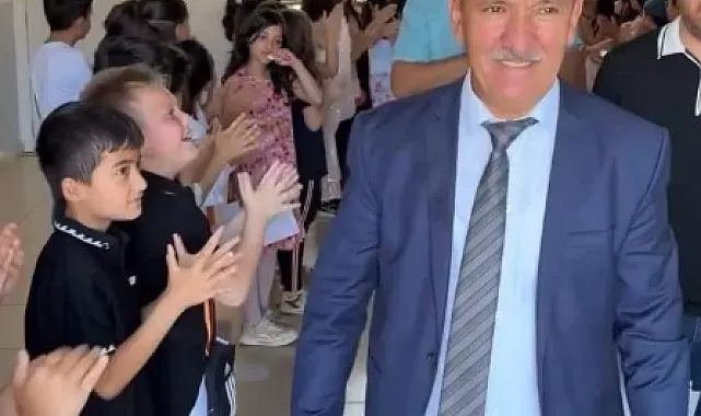Bir nesli yetiştiren öğretmene anlamlı veda