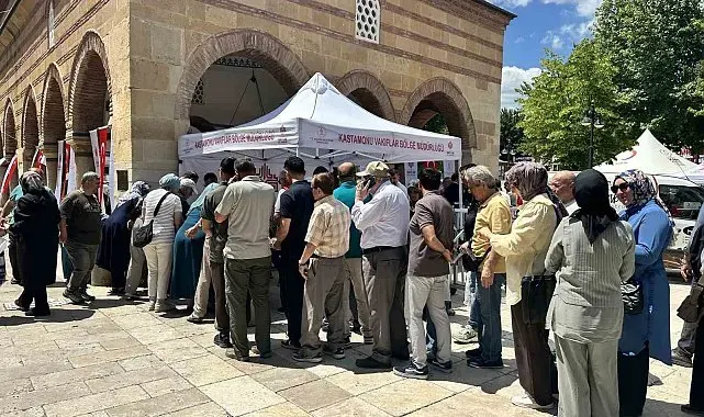 Kastamonu'da binlerce vatandaşa aşure ikramı
