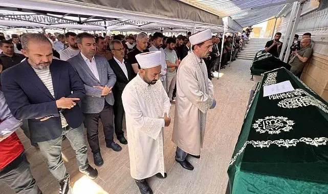 Yangında hayatını kaybeden engelli 3 kardeş toprağa verildi