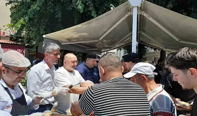 Düzce'de bin kişinin ağzı AK Parti tarafından dağıtılan aşure ile tatlandı