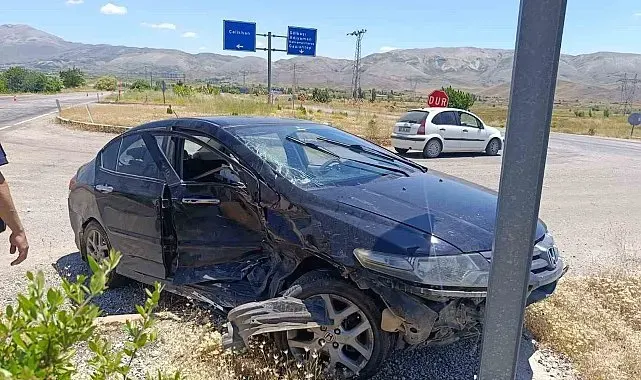 Malatya'da iki araç çarpıştı: 2 yaralı