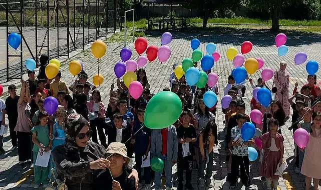 Kanseri yenen Furkan'a karne günü duygulandıran sürpriz