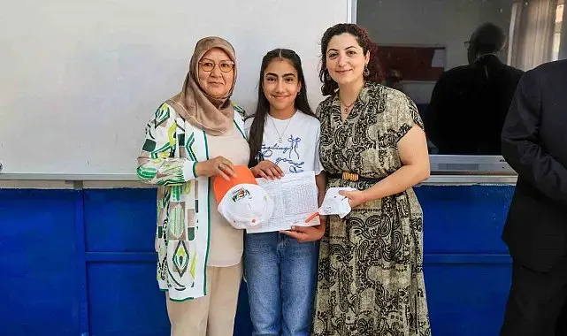 Başkan Arslan öğrencilerin karne heyecanına ortak oldu
