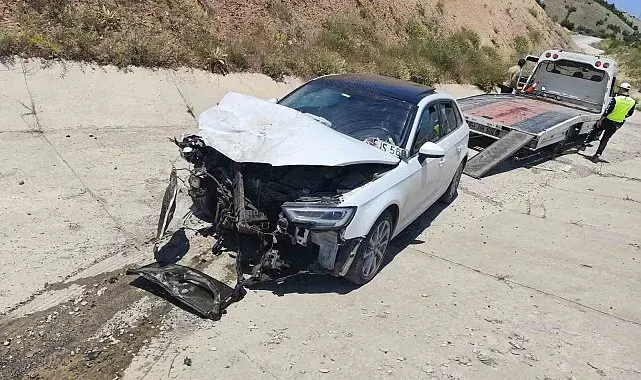 Malatya'da iki aracın çarpıştığı kaza kamerada: 4 yaralı