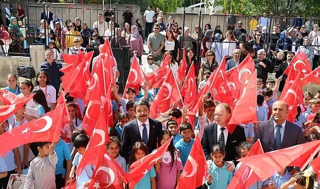 Kırşehir'de 40 bin 376 öğrenci karne heyecanı yaşadı