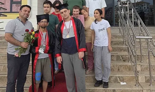 Osmaniye'de özel öğrencilerin mezuniyet sevinci