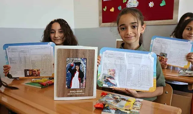 Elazığ'da 119 bin öğrenci karne heyecanı yaşadı