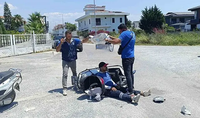 Kaza yapan mesai arkadaşlarını güneşten korumaya çalıştılar