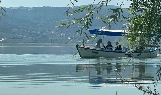 Uluabat Gölü'nün suları çekildi; Gölyazı'da hayat normale döndü