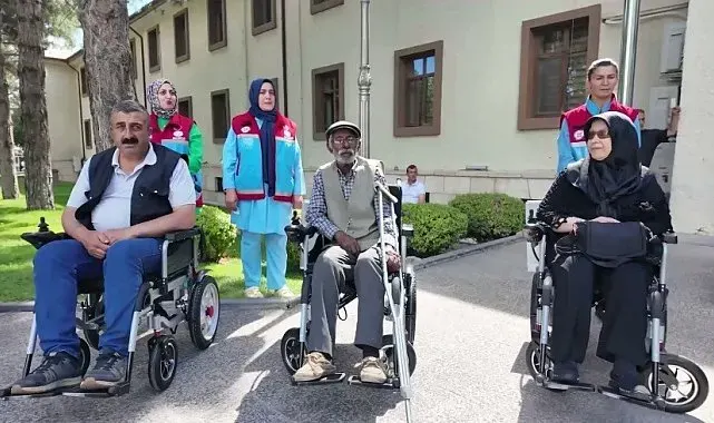 Erzincan'da ihtiyaç sahibi vatandaşlara akülü engelli aracı desteği