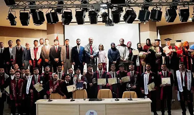 KBÜ'de Filistinli öğrenciler mezuniyet sevinci yaşadı