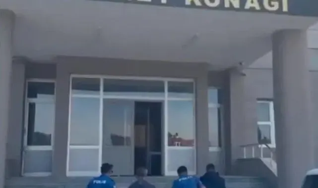 Durdurulan iki tırda 27 düzensiz göçmen yakalandı
