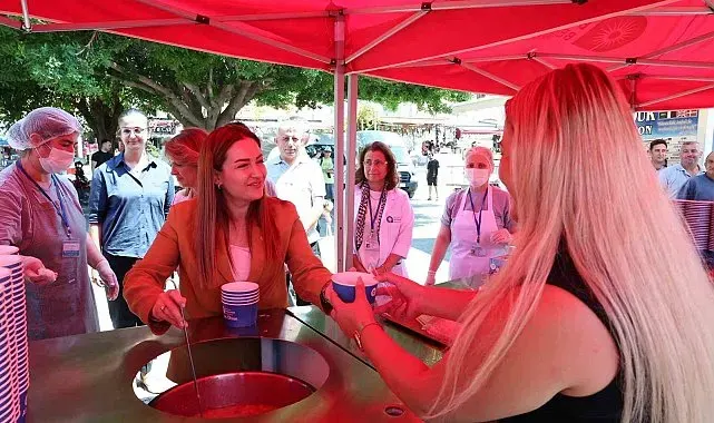 Büyükşehir Belediyesi'nden aşure ikramı