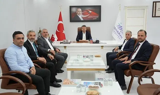 Hizmet-İş Genel Başkanvekili Özdemir'den belediye işçilerine birlik çağrısı