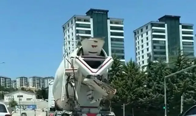 Mikserden taşan beton yola döküldü