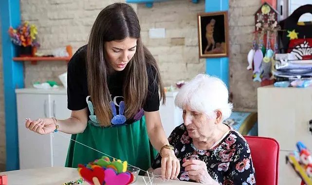 Alzheimer hastaları Mavi Ev'de buluşuyor