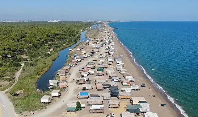 Denize sıfır 5 yıldızlı çardakların yerini halk plajları alıyor
