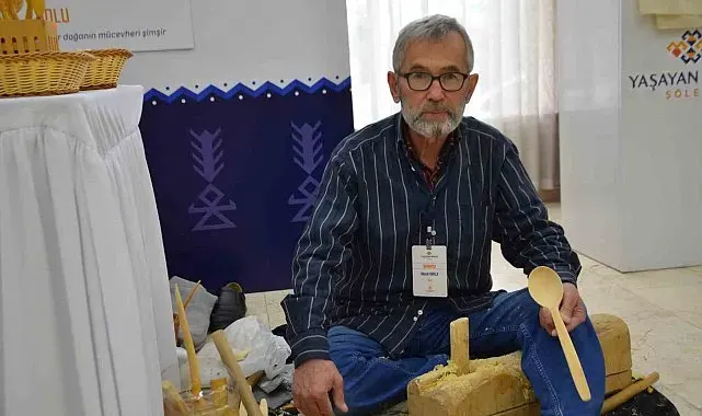 55 yıldır şimşir ağacından tahta kaşık yapıyor