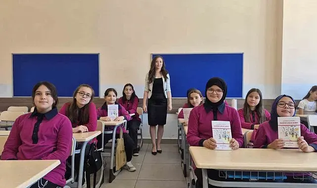 Minik yürekler, kalemleriyle Gazze'nin sesi oldular