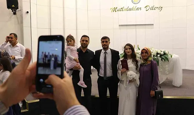 Uzmanı açıkladı: "Eğitim ve kariyer planları evlilik yaşını artırdı, kredi yaşı 35 olabilir"