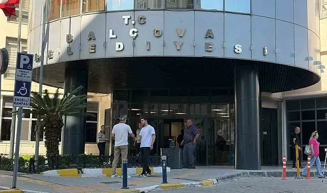 İzmir'de Seferihisar Belediyesine 3'üncü dalga operasyonu