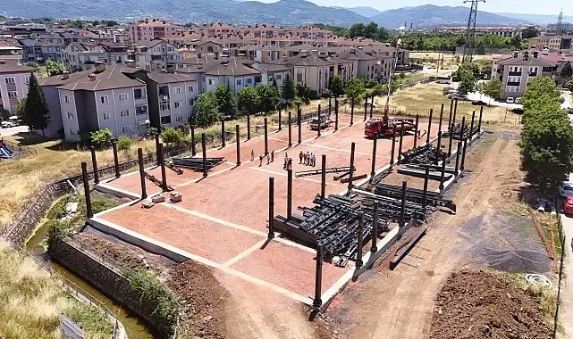 Kartepe'de inşa edilen kent çarşısı afetlerde toplanma alanı olacak