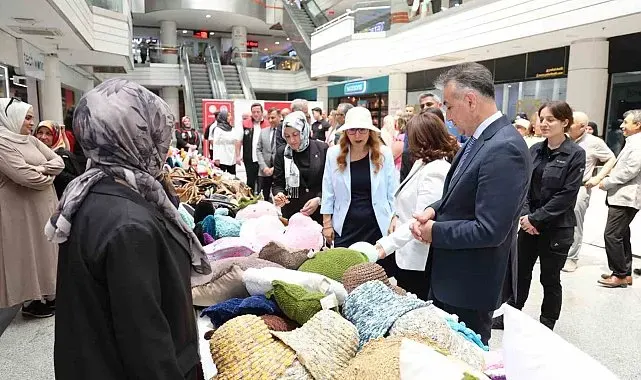 Karabük'te kursiyerlerinin el emeği ürünleri sergilendi