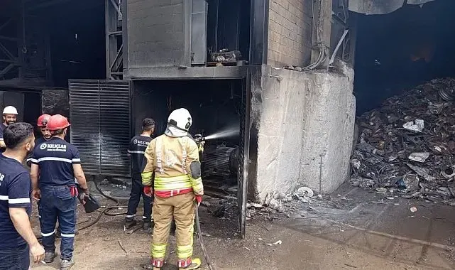 Payas'ta iş yeri alevlere teslim oldu