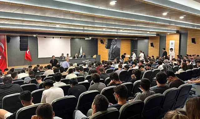 Akademisyenler ve yetkililer öğrenciler için toplandı