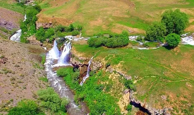 Motokroscuların kamerasından Erzincan'ın saklı cenneti Konarlı Şelalesi