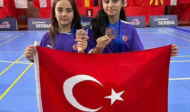 Manisalı badmintonculardan Sırbistan'da madalyalı başarı