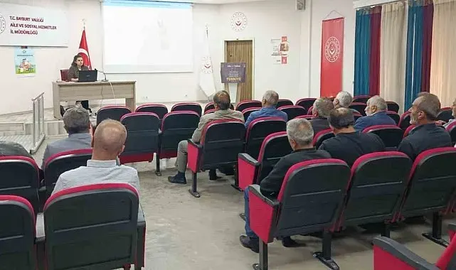 Bayburt'ta muhtarlara sosyal hizmetler anlatıldı