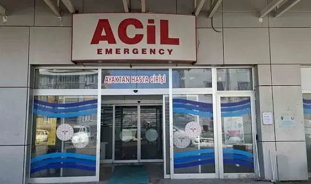 Park halindeki otomobile çarpan çocuk yaralandı