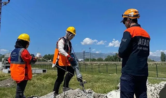 AFAD'dan Gençlik ve Spor personeline enkazda arama kurtarma eğitimi