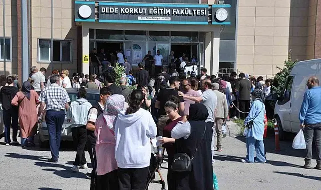 Kars'ta YKS heyecanı: Binlerce aday üniversite hayali için sınav merkezlerine akın etti