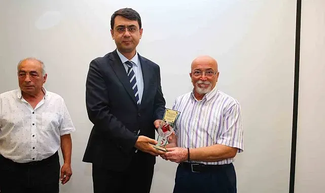 Uşak'ta kan bağışçılarına plaket taktim edildi