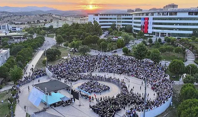 Manisa'da 961 genç mühendis geleceğe kep attı