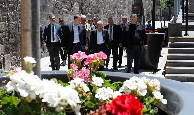 Başkan Büyükkılıç, tarihi kalede çocuklarla buluştu