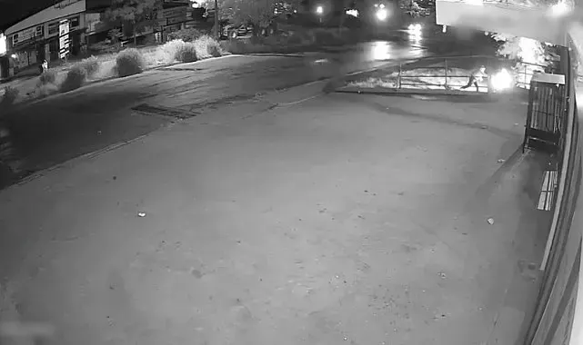 İş yerini ateşe verirken az daha kendileri yanıyordu, o anlar kamerada